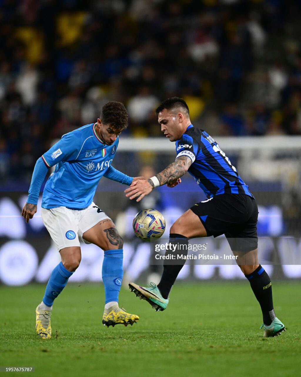 RIYADH, SAUDI ARABIA - JANUARY 22: (R-L) Lautaro Martinez of FC Internazionale competes for the ball with Giovanni Di Lorenzo of SSC Napoli during the Italian EA Sports FC Supercup Final match between SSC Napoli and FC Internazionale at Al-Awwal Stadium on January 22, 2024 in Riyadh, Saudi Arabia. (Photo by Mattia Pistoia - Inter/Inter via Getty Images)